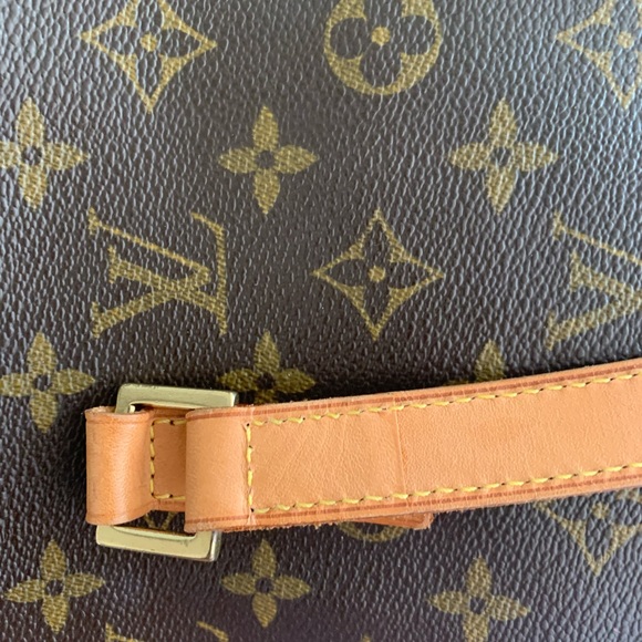 Louis Vuitton Purse - Picture 3 of 7